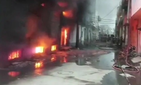 Fire breaks out at a garment shop in Nangloi