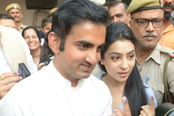 Polling underway in Delhi; Dikshit, Gambhir, Vardhan among early voters