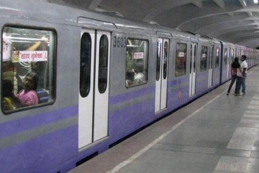 Suicide bid hits Kolkata Metro services