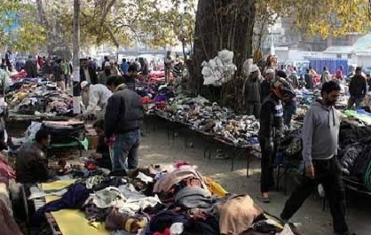 Vendors set up stalls at weekly flea market in Srinagar