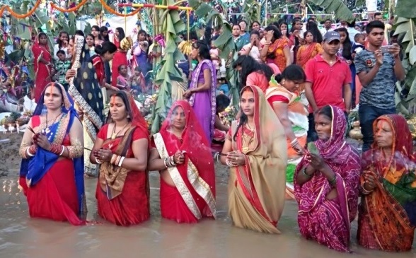 People pray to Sun god at dawn; Chhat puja celebration concludes